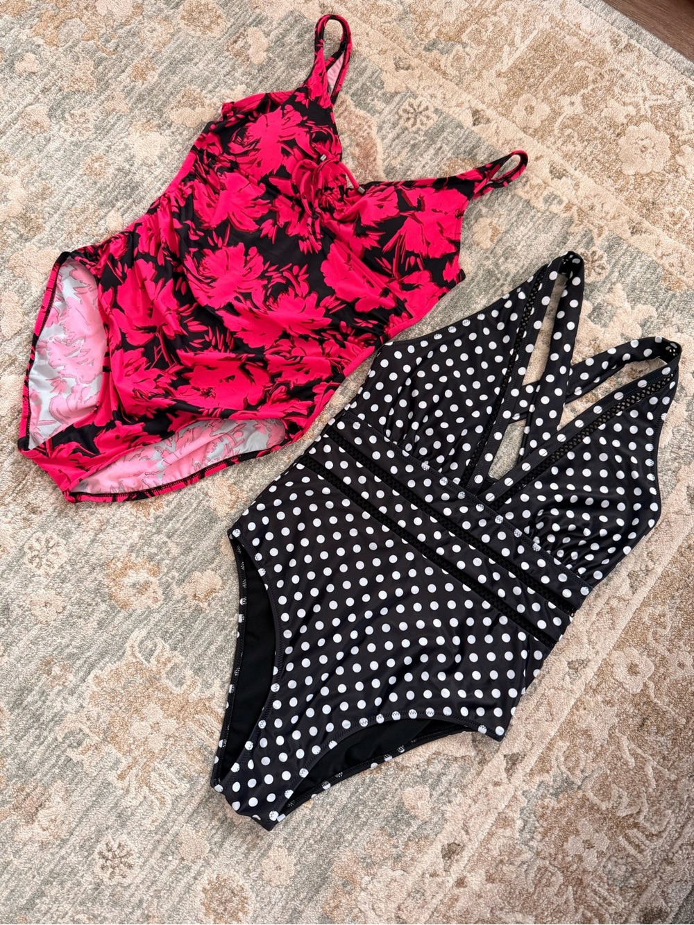 Two gorgeous swimsuits - Picture 5 of 5